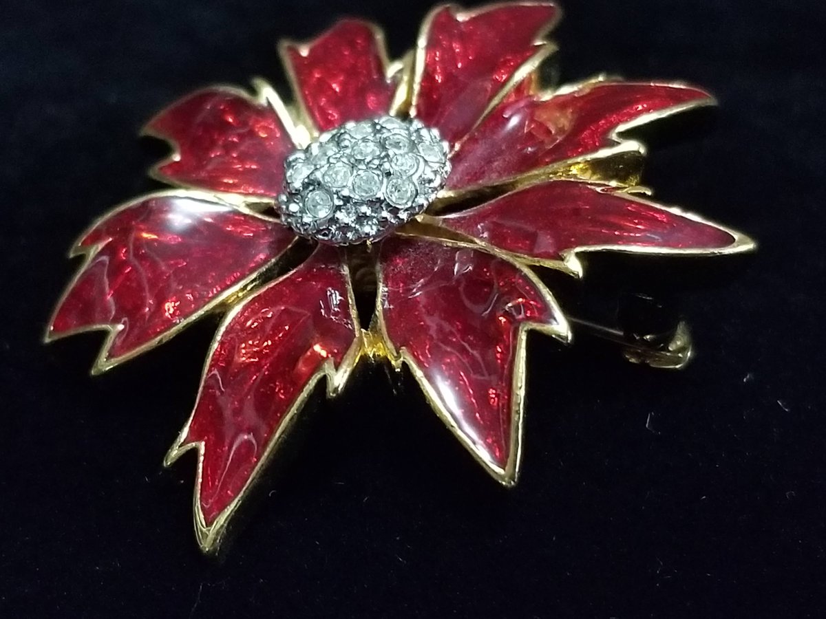 TeriE's tweet image. VINTAGE Rhinestone #Poinsettia Brooch Red Enamel Large 1.75" Pin SHIPS FREE #vintagejewelry #vintagebrooch #brooches #rhinestones #vintagerhinestonejewelry #jewelry #broochstyle #lapelpin #enamelpin #redflower #flowers #springfashion  ebay.com/itm/2661395970… #eBay via @eBay