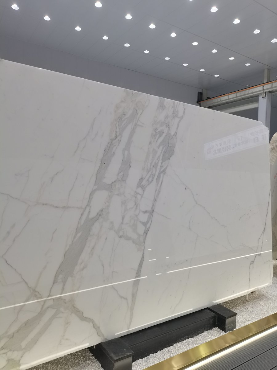 #marble #homedesign #interiordesign #naturalstone #thassosgreece #usenaturalstone #beautiful #architecture #architect #interiordesign #home #homedecor #luxury #luxurylifestyle #whitemarble #bookmatchedslabs #marbleslabs