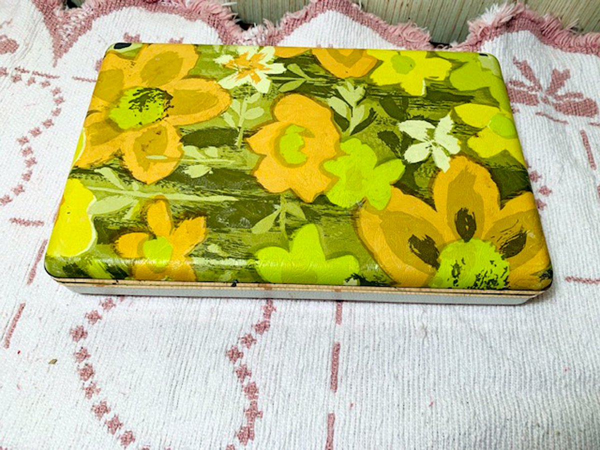 Vintage Yellow Metal Framed Vinyl Jewelry Box
etsy.me/3IzIYp2 #floralbox #bracelet #unisexadults #vintagejewelrybox #goldframedbox #shabbychicdecor #VanityJewelryBox #MidCenturyBox #TreasureBox #decorativebox #jewelrystoragebox #uniquejewelrybox #yellowjewelry