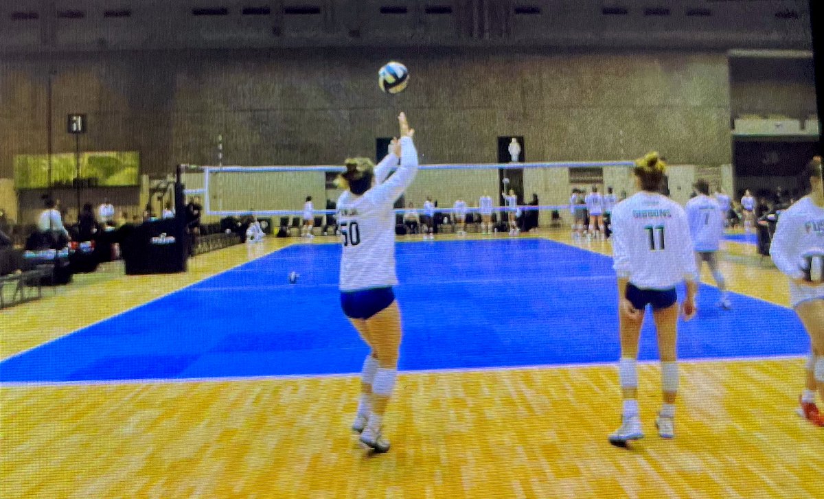 elissa_furlan6's tweet photo. My team is 4-2 on the weekend as we head into the gold bracket tomorrow at the St. Louis President’s Day Classic!! See you on court 35 at 9am!! 🐶 #16DAWGS #PresidentsDayWeekend #16Open https://t.co/cudyqkxFnG