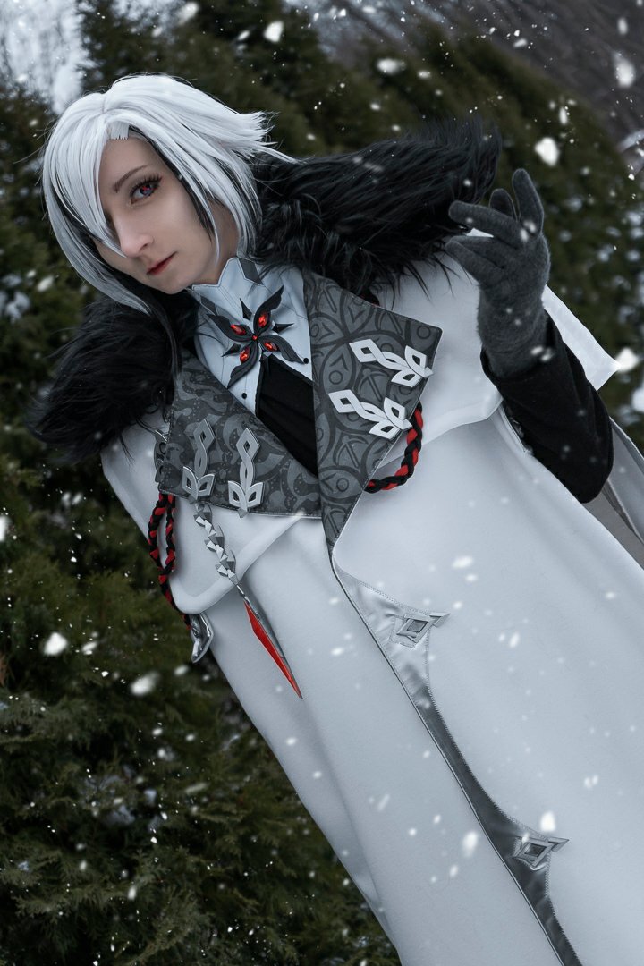 ____Yume____'s tweet photo. Пришла показать вам теплое  фатуйское пальтецо.
Первый зимний фотосет, кстати.
#GenshinImpact #genshincosplay https://t.co/E8Z9NdpZXx