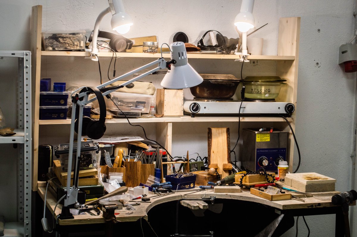 Allar_Altmets's tweet photo. Silversmith workshop main work table
#silversmith #goldsmith #artist #artistwork #workplace #craft #cratfsman #workshop #worktable #work https://t.co/ZjT9xOCuC4