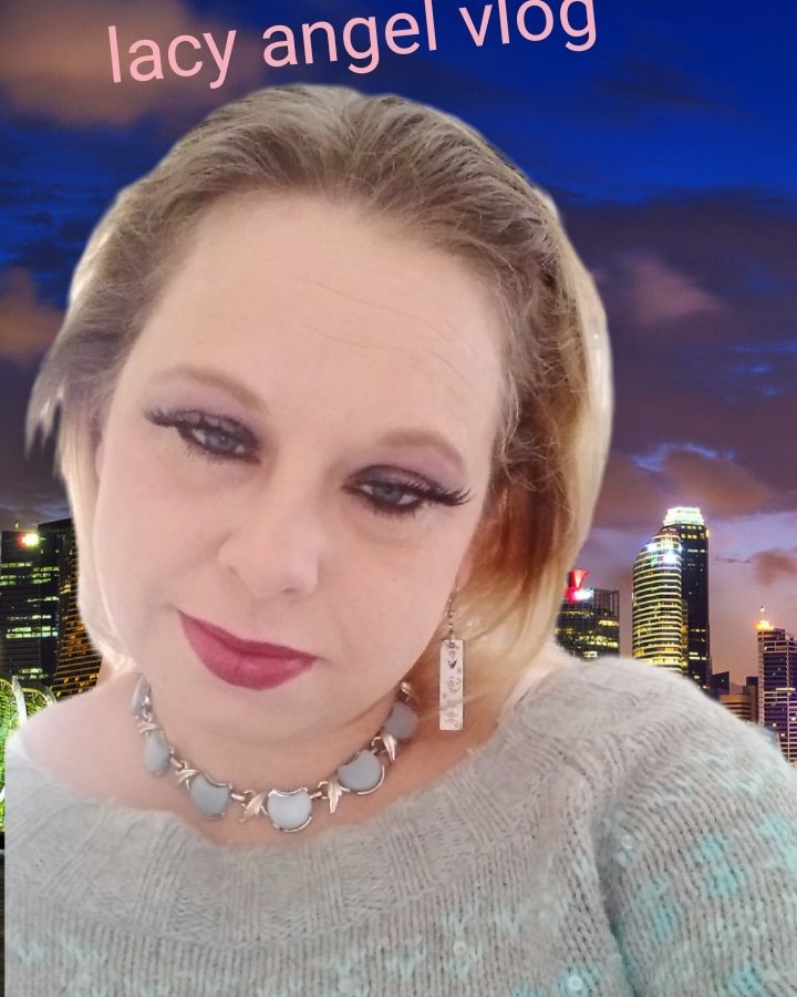 GoldieKempt's tweet photo. New videos on YouTube come check them out and subscribe 😘 https://t.co/ebs1B8OuoW
