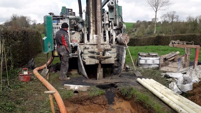 WebagriFR's tweet photo. [Approvisionnement en eau] Créer un forage sur son exploitation : la procédure à suivre https://t.co/ZZqNdiyQiw #Seenorest https://t.co/dqOk4e5Dne