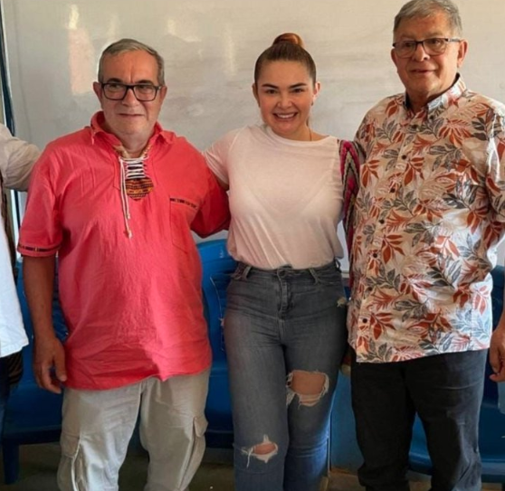 ElValleEsValle's tweet photo. Sonrían! Digan Masacreeee!! 🤮 https://t.co/QT5CgkWvah