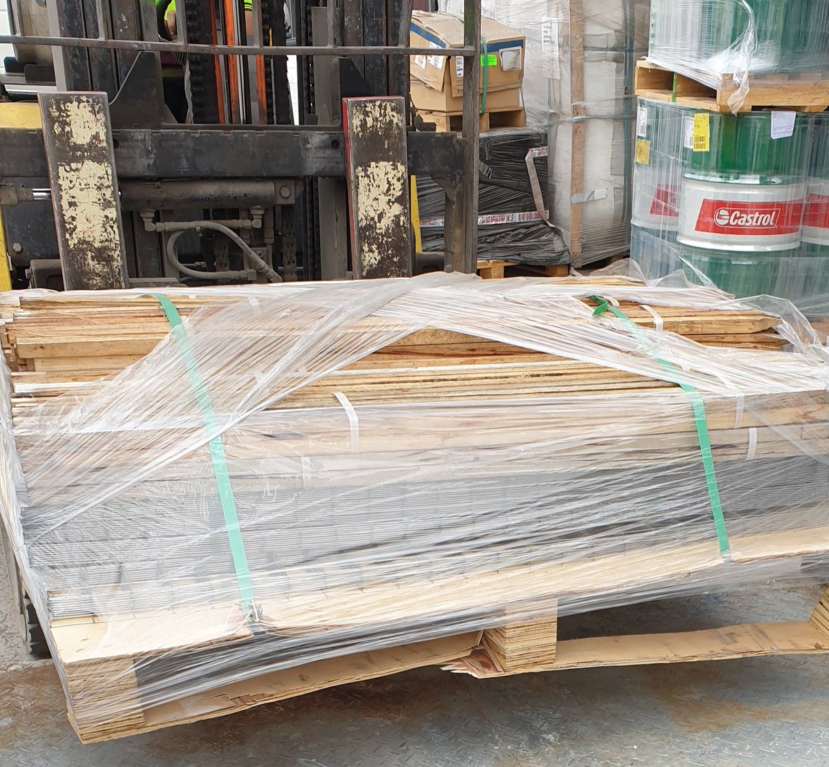 agvocate_au's tweet image. Wallaby guards #arborgreen
They'll exclude roos &amp;amp; wallabies from sheoak, banksia, &amp;amp; bursaria to be planted in clumps around the #BandicootMotels.

Guarding enables flowering &amp;amp; seeding to happen faster; increasing speed of natural regeneration &amp;amp; food creation.

#PathwaysProject