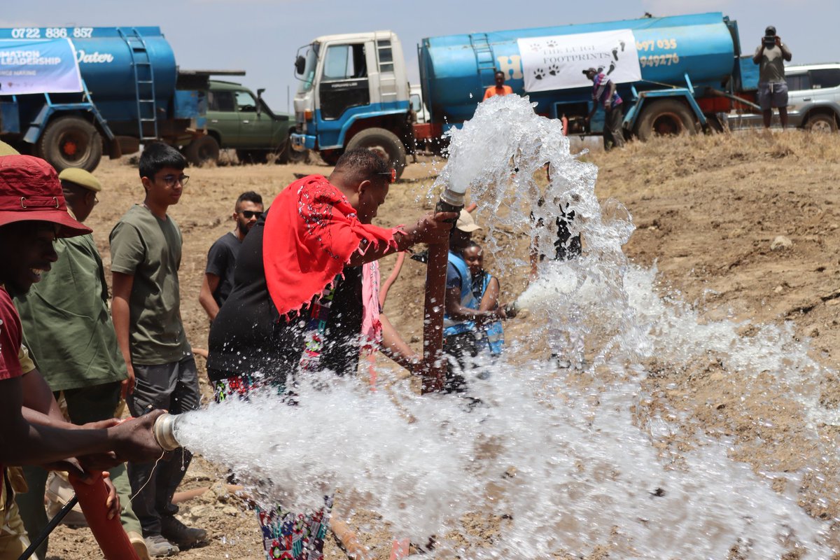 MatundaPhoebe's tweet photo. 3/3 As youth, we have been essential & key #PartnersInTheVision through the #WaterTrucking activities and continue to play a role in securing our future as our future needs nature
@SUSOyouth #ClimateActionNow https://t.co/cVT2Keca4S