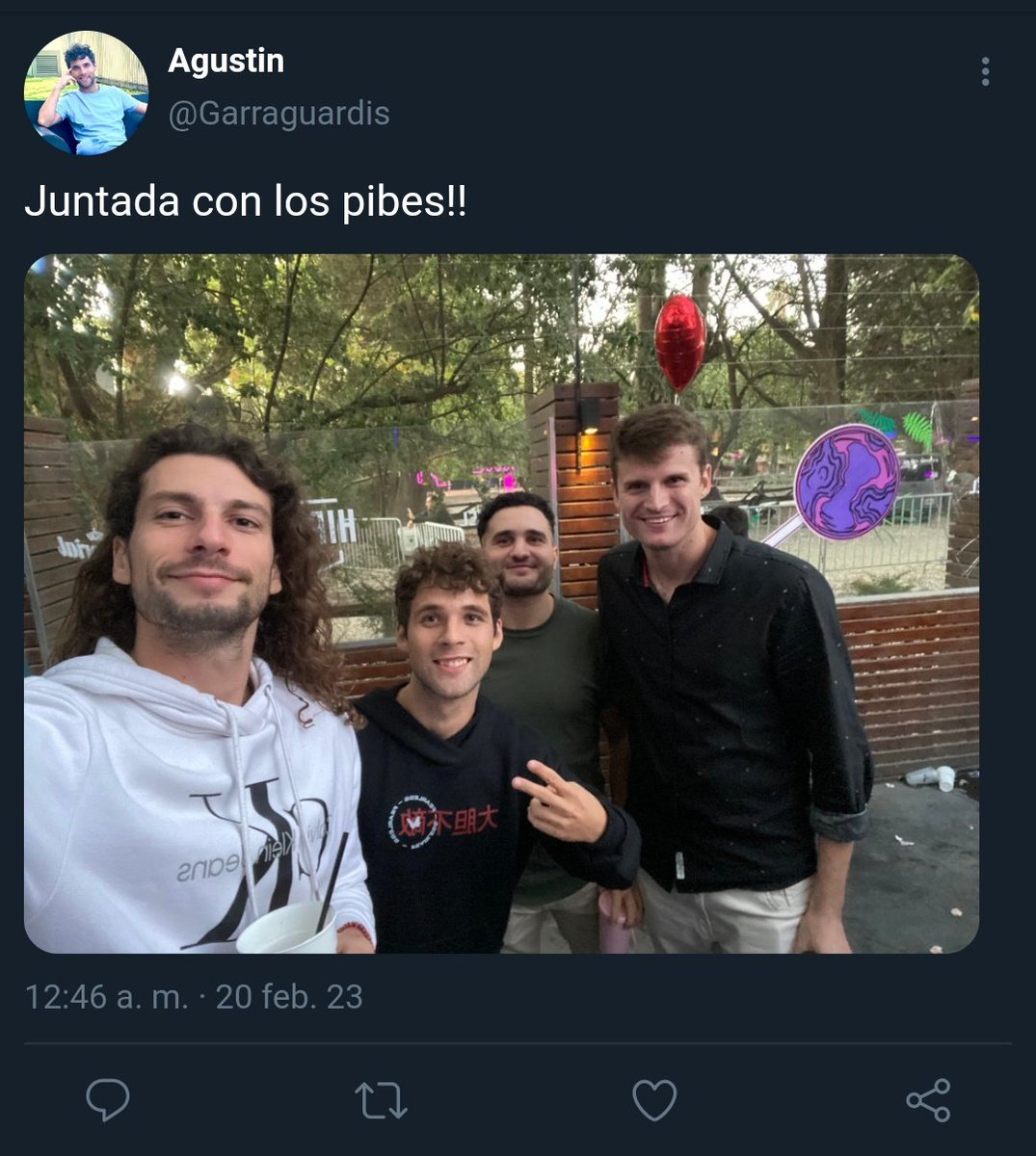 Gisellmoch's tweet photo. AU! Margus omegaverse

Donde Agustin sale a comer con algunos de sus tantos amigos alfas.
O donde Marcos tiene que pasar por aquella manada de alfas para poder chamuyarse al lindo omega de rizos. https://t.co/AwUnkhI1nf