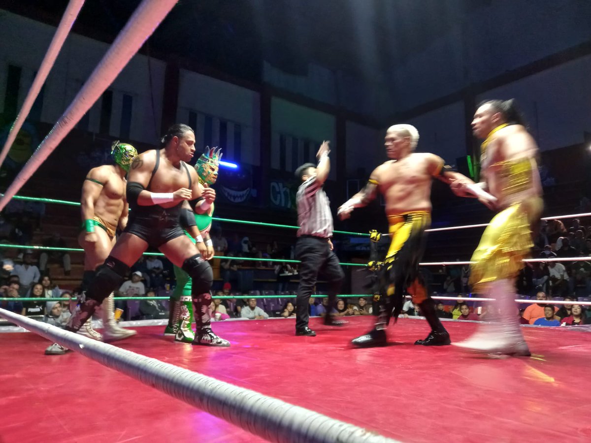 LaTijeraLucha's tweet photo. En una gran lucha desde la pletórica #ArenaNeza, #LosMexicanos logran imponer condiciones ante #LosGuaposVIP, a pesar de que #Zumbido fauleo a #TexanoJr, este supo sacar la casta y llevarlo a la cuenta de tres, para así llevarse el triunfo junto #MictlanMx y #EmperadorAzteca... https://t.co/ZNWLwgmlxJ