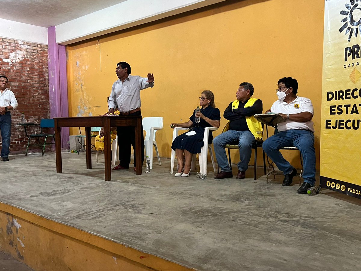 carmonaraymundo's tweet photo. En San Pedro #Amuzgos concluimos las actividades de la #GiraXOaxaca de este fin de semana.

Visitamos a nuestros compañeros presidentes municipales emanados del PRD, escuchamos y constatamos el trabajo político en la región de la #Costa y acordamos una agenda territorial. https://t.co/exaW17SevY