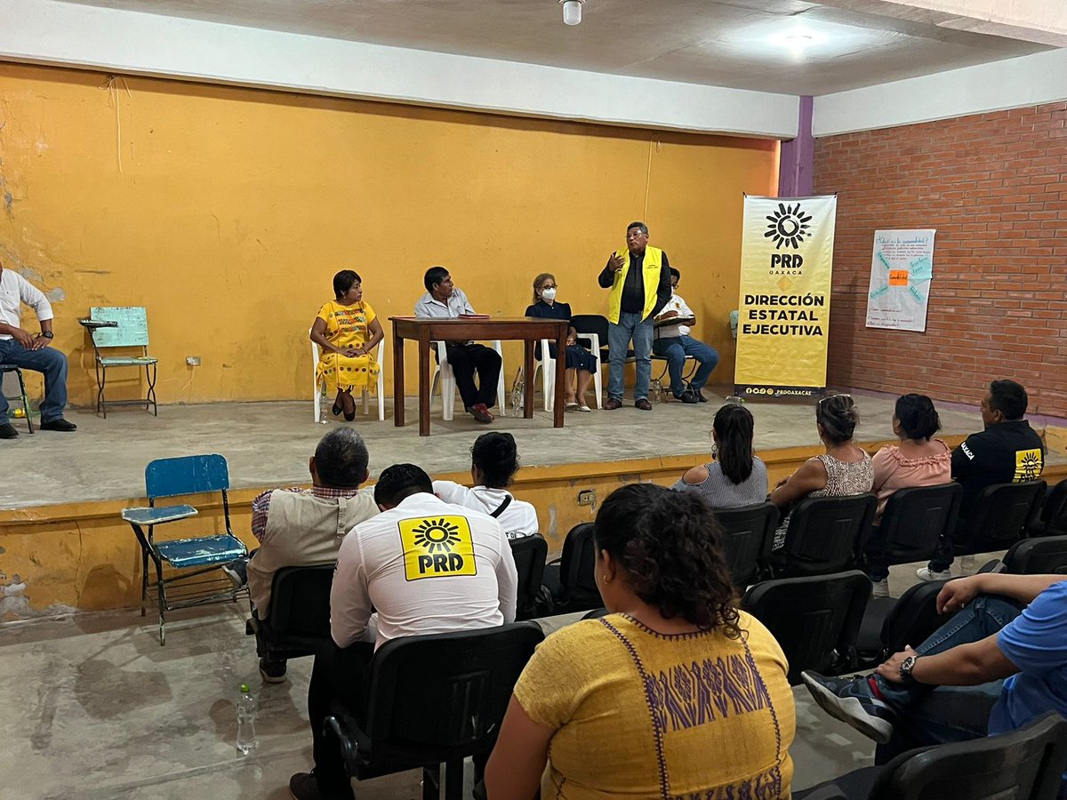 carmonaraymundo's tweet photo. En San Pedro #Amuzgos concluimos las actividades de la #GiraXOaxaca de este fin de semana.

Visitamos a nuestros compañeros presidentes municipales emanados del PRD, escuchamos y constatamos el trabajo político en la región de la #Costa y acordamos una agenda territorial. https://t.co/exaW17SevY