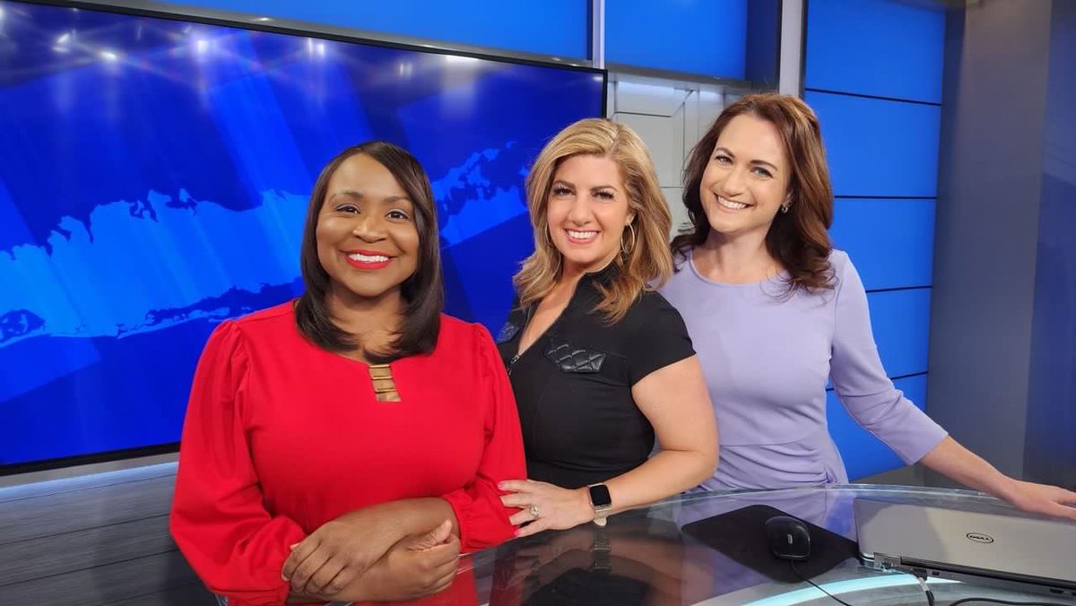 GarofaloWX's tweet photo. My weekends are always better with @abiordi12 &amp; @thema_ponton and we hope yours are too with us on @News12LI @News12WC &amp; @News12HV ☀️✨ Have a great start to the new week!! #setsisters #goldengirls https://t.co/L30rq7hzTO