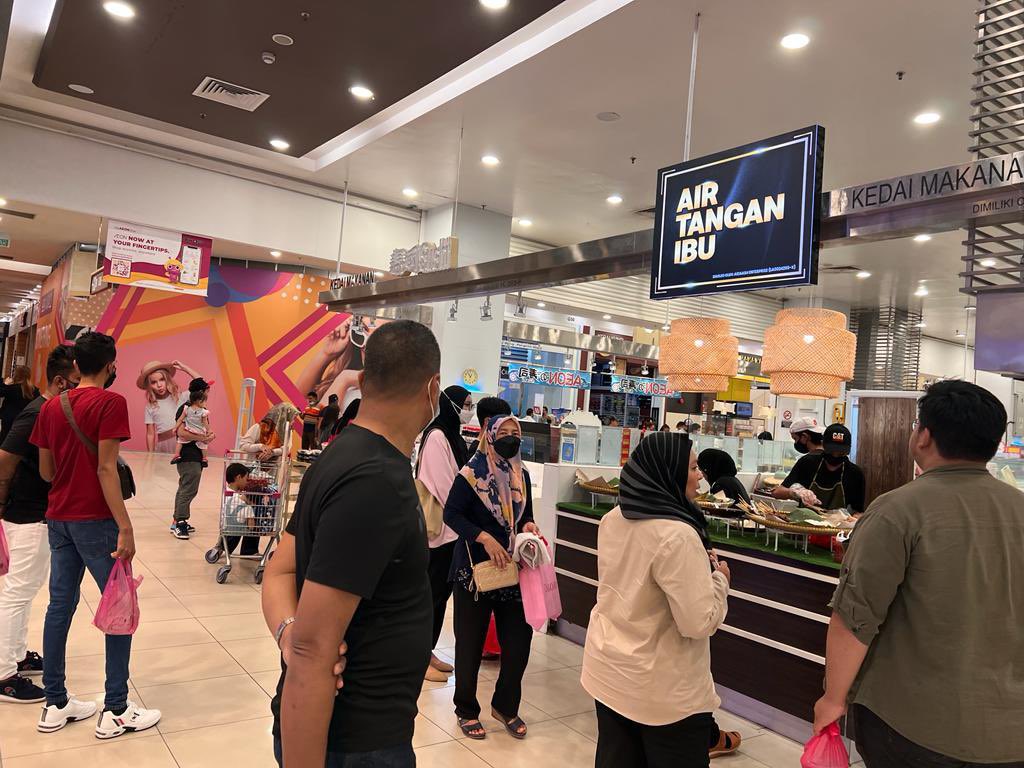 MohdZainudinASH's tweet photo. We still young in this industry, we need more supporters and food lovers. If you happen to visit Aeon Kulai please stop by our stall and try out our food! That satay madura is out of this world! https://t.co/zgzYyCl9UE
