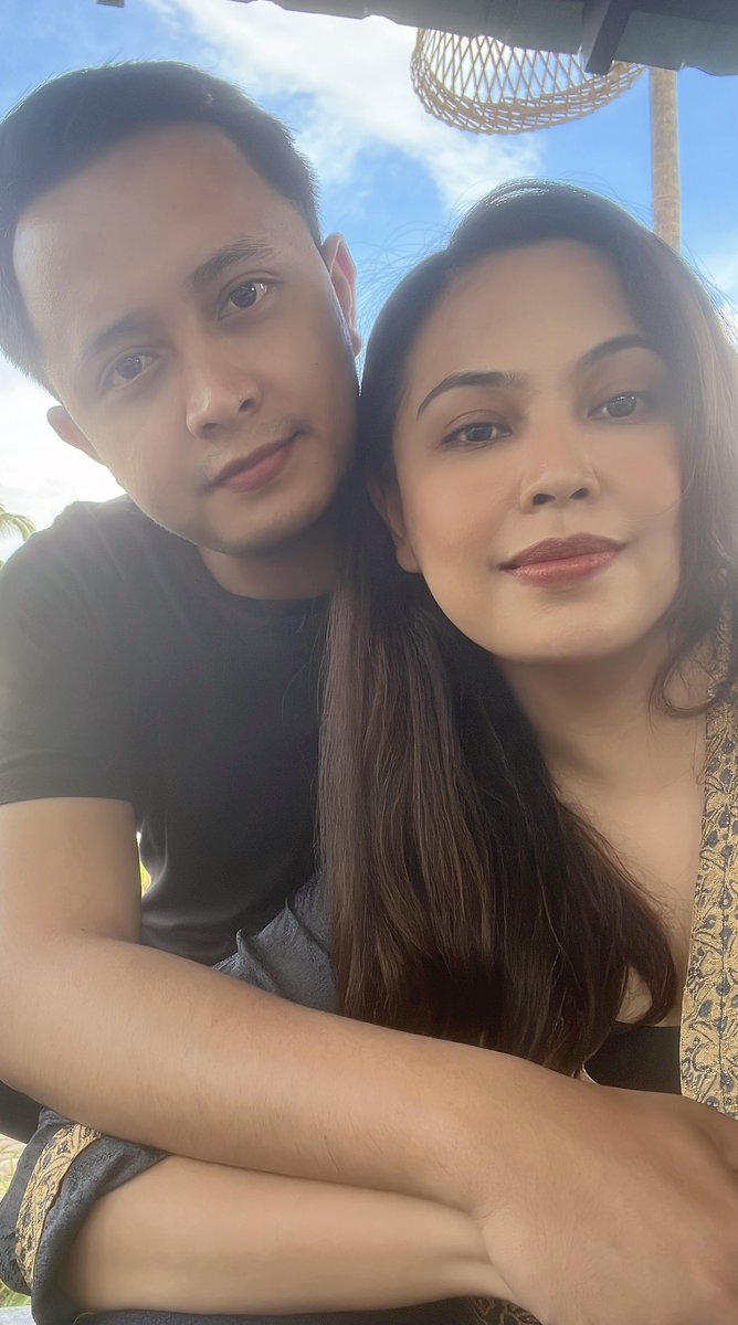 shafi_anne's tweet photo. Happy 1st anniversary 🤍 https://t.co/vGxepdY7ro