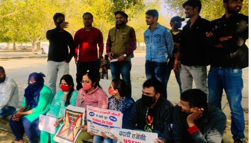 हमे विपक्ष <a href="/samajwadiparty/">Samajwadi Party</a> , <a href="/INCUttarPradesh/">UP Congress</a> से आज पूरी उम्मीद है कि #UPSI9534_SCAM2021 के बारे में सदन में मौजूद सभी जन प्रतिनिधियों को बताएं और  विधान सभा अध्यक्ष श्री <a href="/Satishmahanaup/">Satish Mahana</a> जी से #दरोगा_भर्ती में हुई धांधली की SIT/CBI से जांच कराने की मांग करे, #UPSI9534_पोल_खोल #up