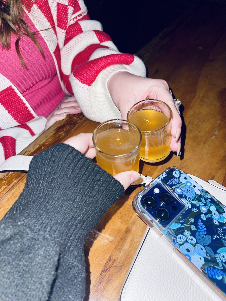 hiimbets's tweet photo. Booking a trip to London at 11 p.m. on a Sunday? Yes, yes we are! CHEERS, lads!🍻 https://t.co/4yIEOhKYuz