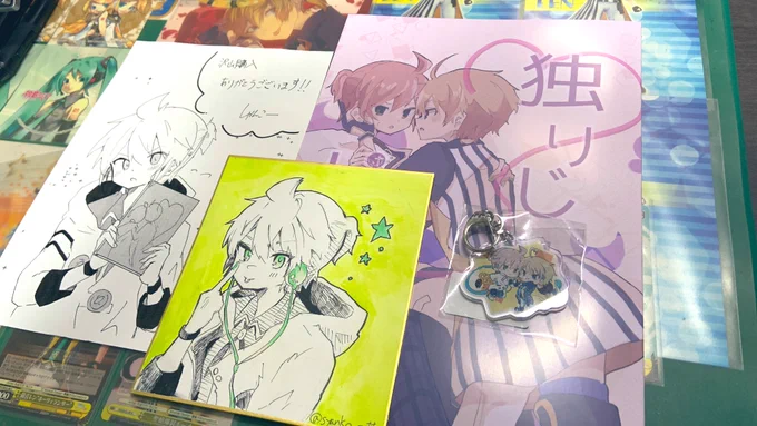 しゃんこーさんのランエジ本、アクキー、ホワイトエッジの色紙、おまけのイラストペーパーが届き、私は無事死亡しました…🥲 
