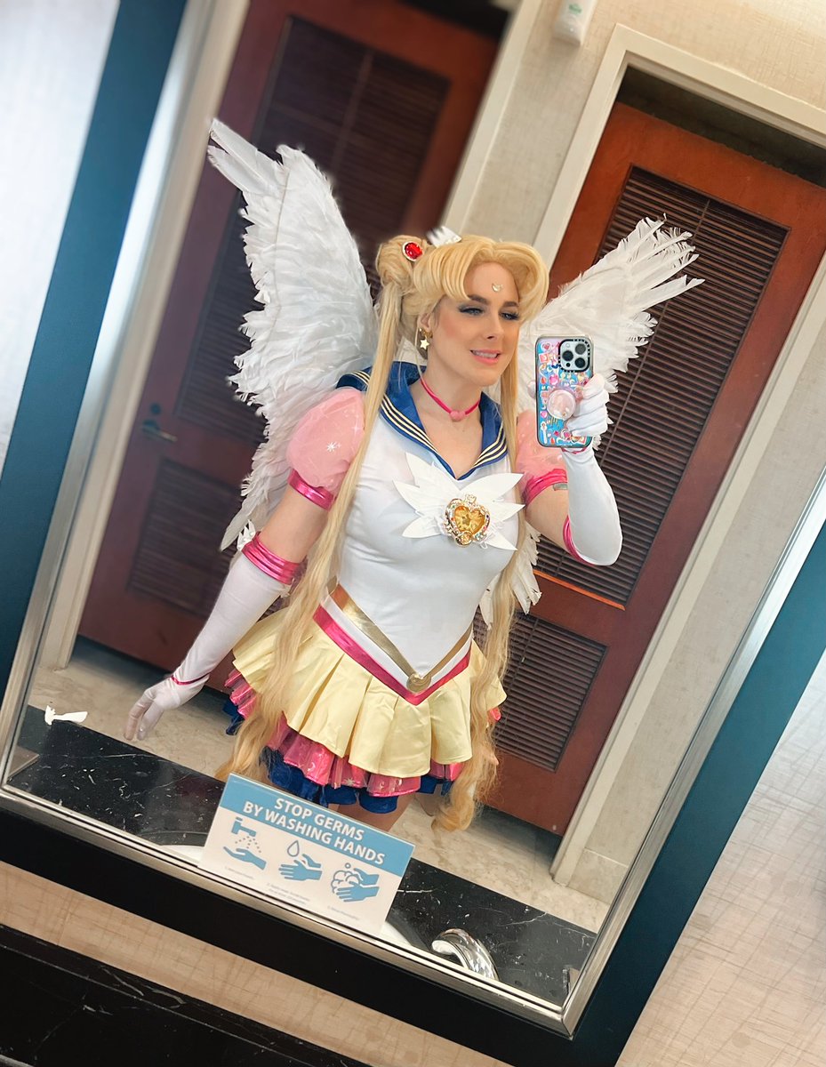 realJenCarl's tweet photo. Hey @Ochibawolf you asked on your impromptu live which Eternal Sailor Moon I was going to @Katsucon as - Manga! 💕🌙 It’s been my dream cosplay for so long, so glad I decided to pull it together at the last minute. Thanks for a wonderful time everyone! See you at @Otakon ☺️ https://t.co/08UulPMqwH