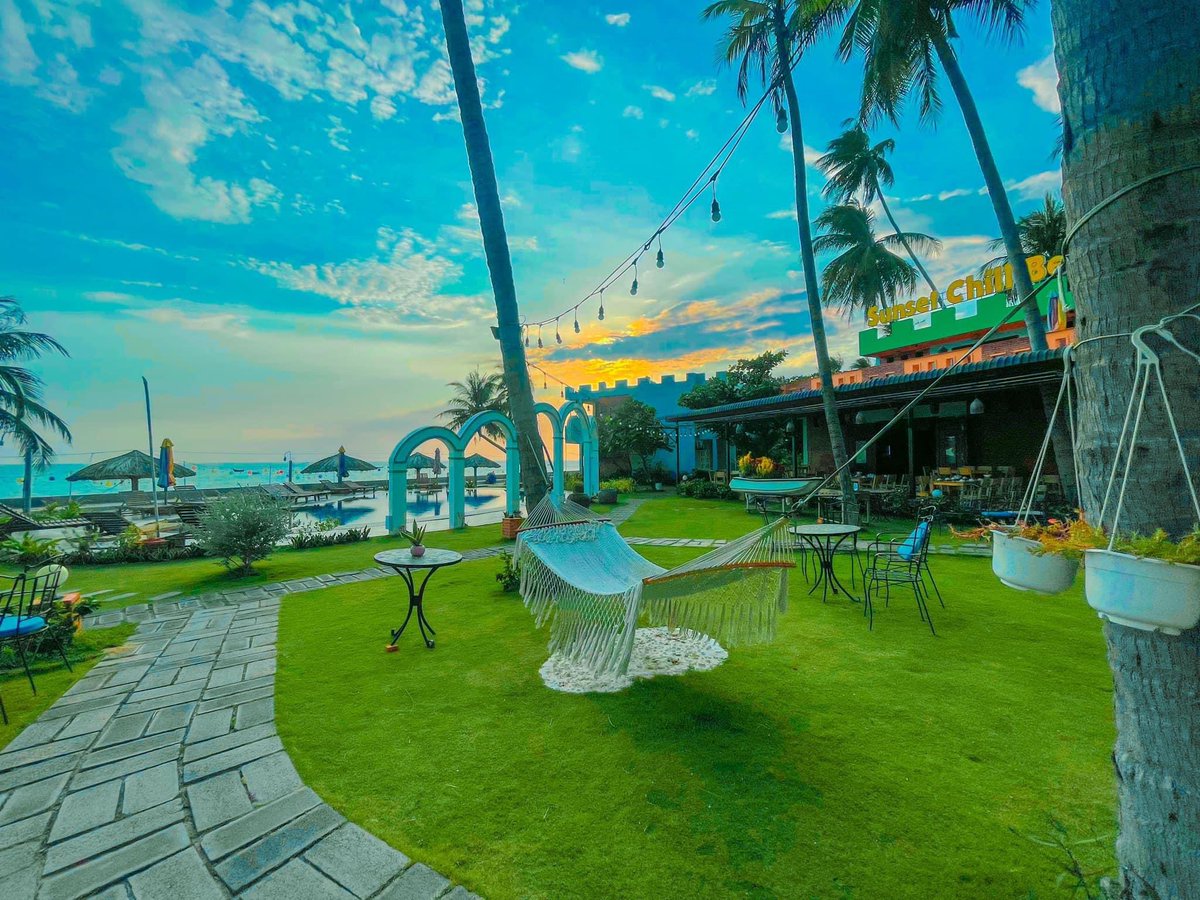 PlaceOcean's tweet image. 🏖🏖Còn gì tuyệt vời hơn khi dạo bước giữa vườn cây xanh ngát
🌴🍀🏊‍♀️
Ocean Place Muine Resort 
Add: 192 Nguyen Dinh Chieu St- Ham Tien Ward- Phan Thiet City
Email: info@oceanplaceresort.com.vn
Mobile: 0931 76 1111 - 0938 46 5868