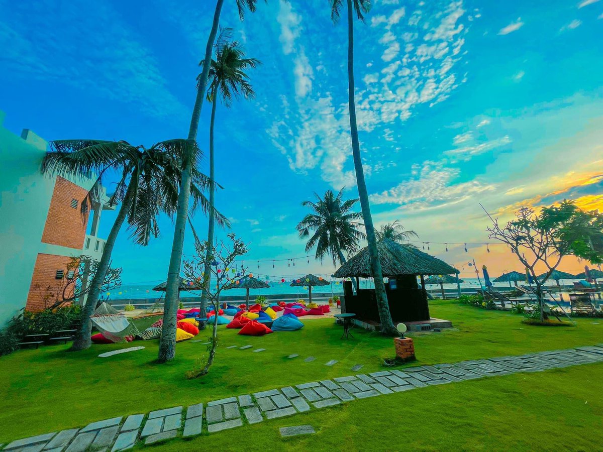 PlaceOcean's tweet image. 🏖🏖Còn gì tuyệt vời hơn khi dạo bước giữa vườn cây xanh ngát
🌴🍀🏊‍♀️
Ocean Place Muine Resort 
Add: 192 Nguyen Dinh Chieu St- Ham Tien Ward- Phan Thiet City
Email: info@oceanplaceresort.com.vn
Mobile: 0931 76 1111 - 0938 46 5868