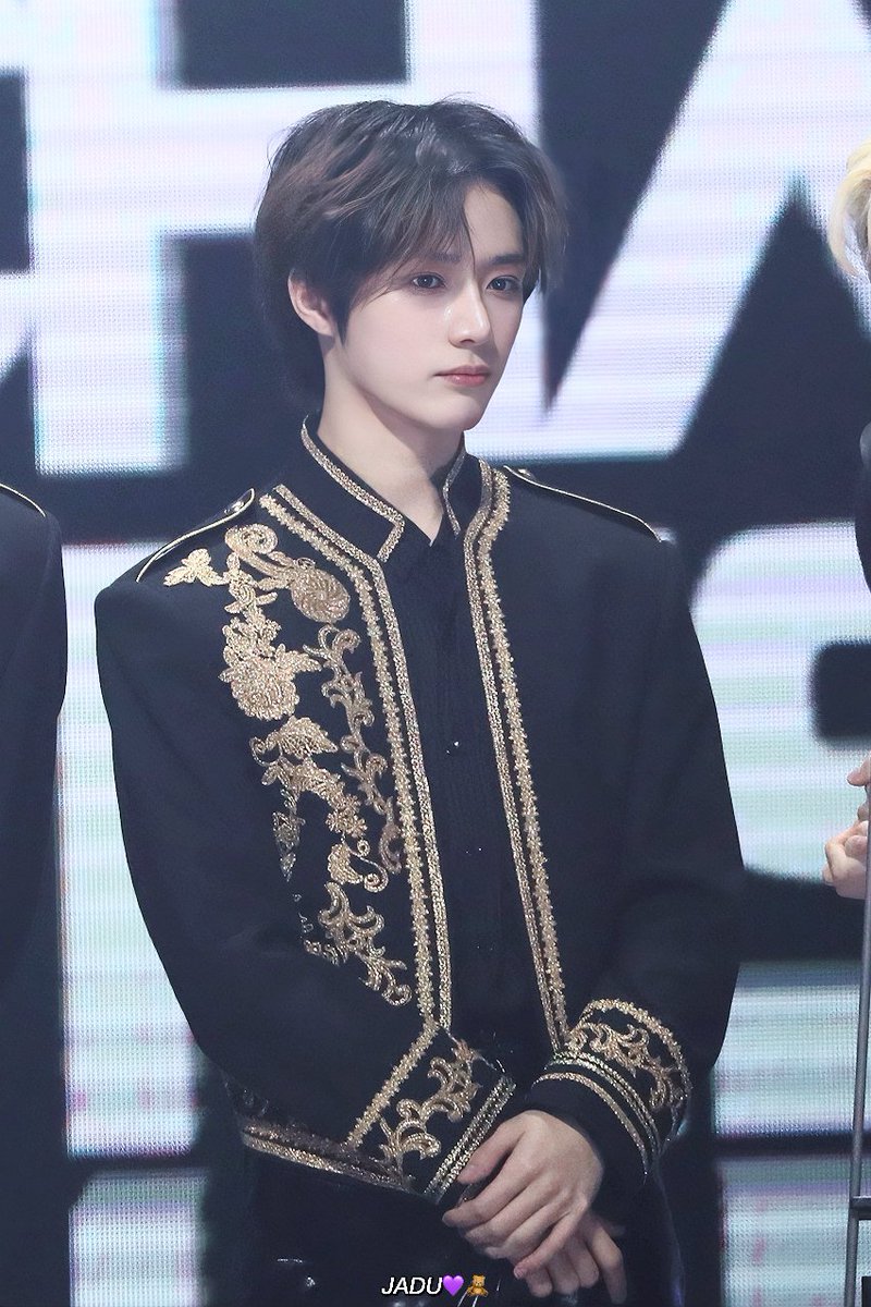 Jadununa's tweet photo. 230218 써클차트어워즈
인형처럼 완벽... 🌠

#BEOMGYU #TXT_범규 #범규  #TOMORROW_X_TOGETHER 
#투모로우바이투게더 #투바투 https://t.co/xfwoP4QuW0