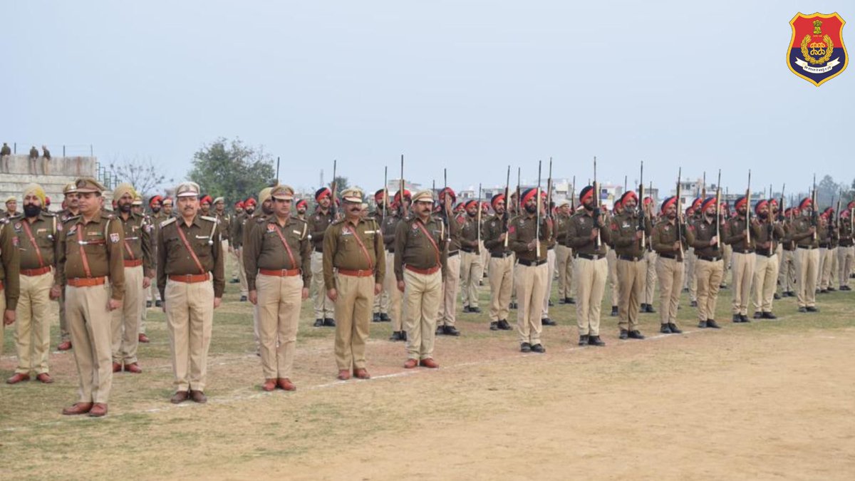 PathankotPolice's tweet photo. Every Monday, the #PathankotPolice proudly march down at Police Line Pathankot , embodying the spirit of discipline and commitment to work towards a safer, more secure society. #MondayParade #Discipline https://t.co/aa3WMXZNJN