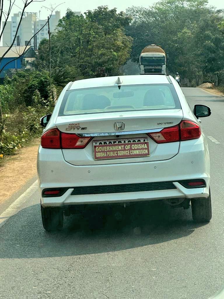 mairajul99's tweet photo. With due respect to #OPSC , I'm just wondering is this allowed to hide Car registration plate in this manner? It may be unintentionally done but hampering the stature of #OdishaPublicServiceCommission !
For your kind attention to fix it @satyajitips88 sir. 

@STAOdisha
@cpbbsrctc https://t.co/xbp3gbnm4c