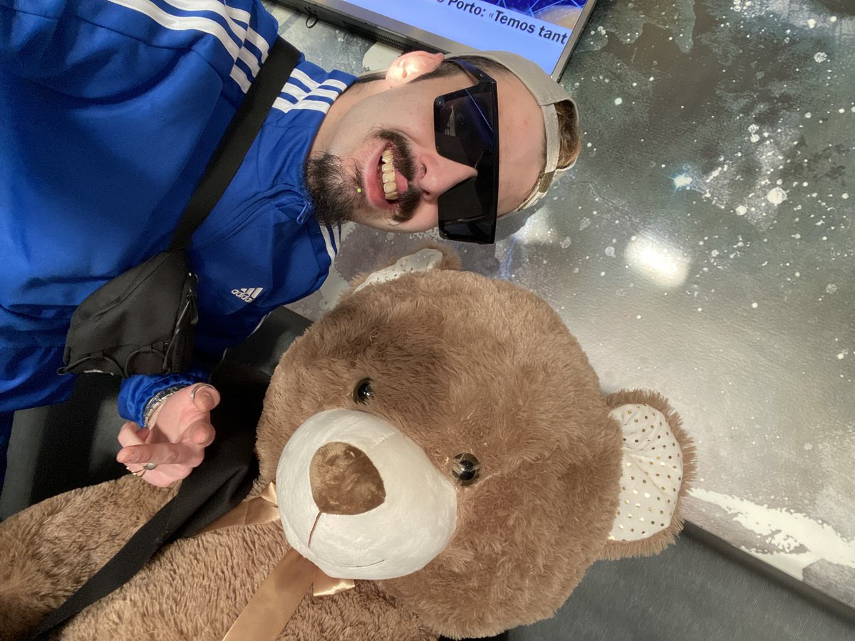 oteu_daddy's tweet photo. O Mrs Ted !! 🤭🙈🔥
Se soubessem o amor que o João tem por este urso 🐻🤣 https://t.co/phuOkX0Phq