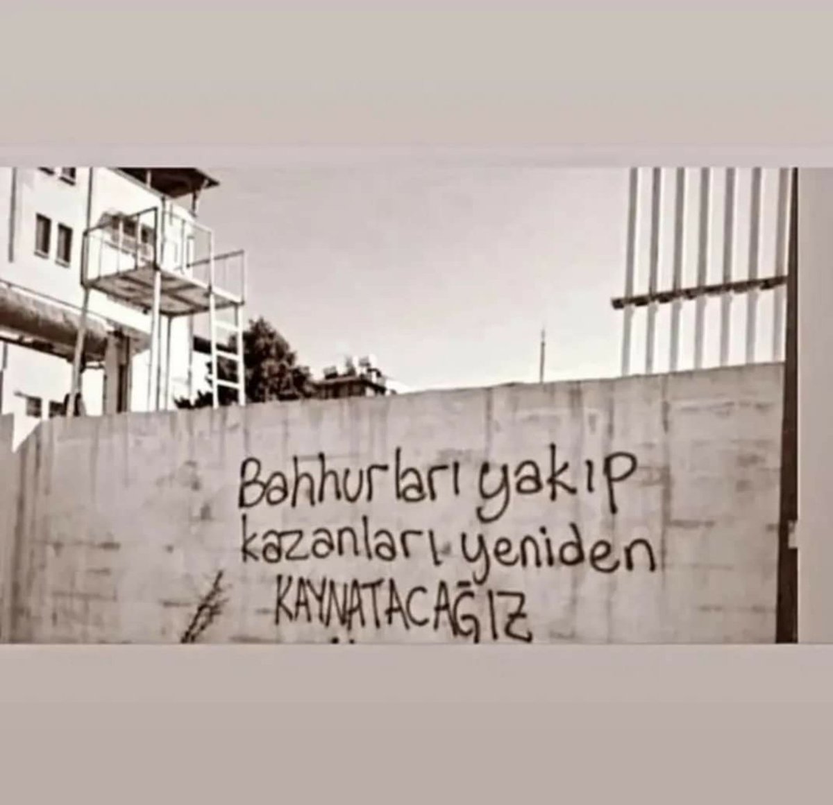 drbluebutterfly's tweet image. Hatay hepimizin şahsi meselesidir.

Hatay, tüm zamanların şehri ve medeniyetlerin beşiğidir. Tarihte 7 kez yerle bir olmuş ve yeniden kurulmuştur. Defalarca gittiğim her defasında hayran kaldığım bir şehirdir. Ķüllerinden yeniden doğacaktır. Bekle bizi kadim şehir #Hatsy