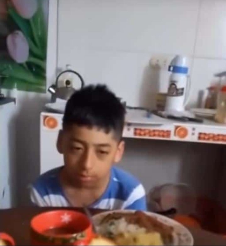 que aburrido no hablarse con nadie, literalmente soy este todo el dia