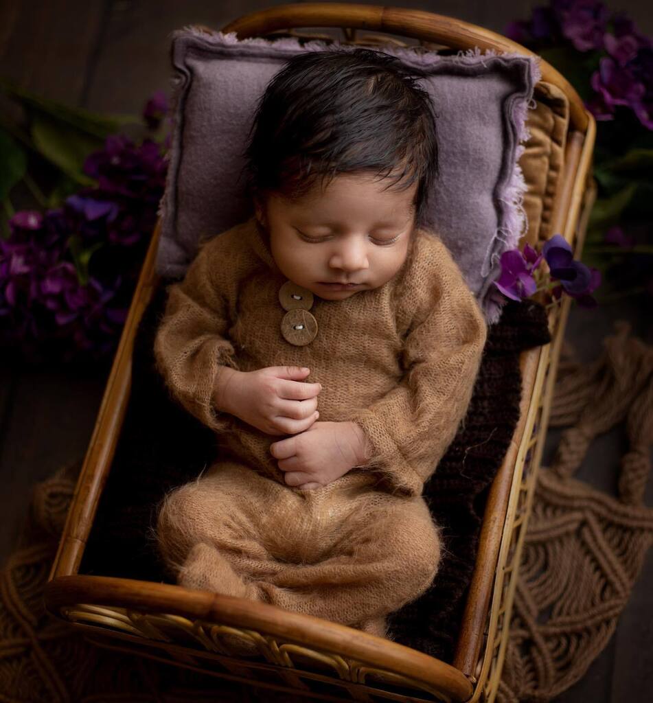 Cozy and snug !!!

#newnornphotography #newbornphotographer #newbornphotographerindia #newbornphotographystudioindia #babystudio #newparents #parentstobe #expectingparents #mothersworld #babiesofinstagram #babies #baby_adda #newbornposing instagr.am/p/Co3yc3kqt2m/