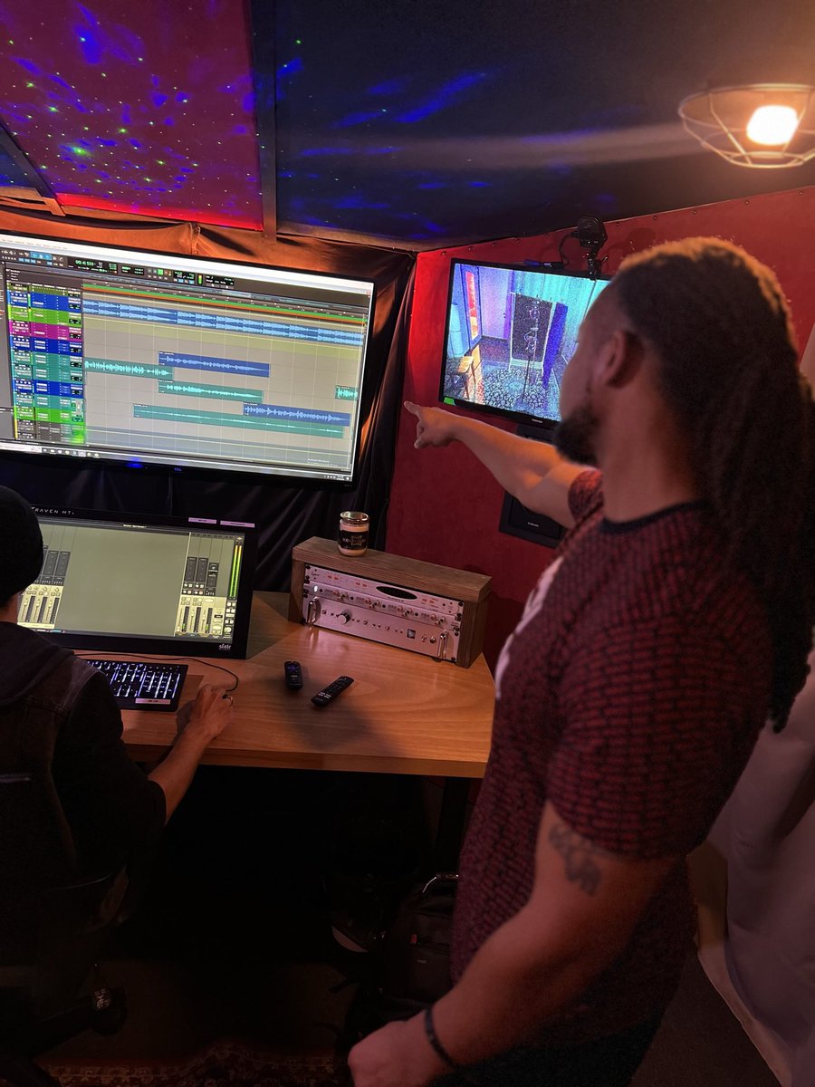 Tr3_Eleven's tweet photo. ๐ง๐๏ธ๐น #barronstudios #thebarroncollective #musicstudio #musicproducer https://t.co/hGMqbZ33GQ