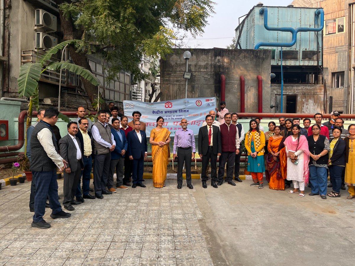 cwc_warehouse's tweet photo. Plantation programme at Central Warehousing Corporation, Corporate Office. #CWC @PiyushGoyalOffc @fooddeptgoi @DARPG_GoI https://t.co/pm8IbrW8Zt