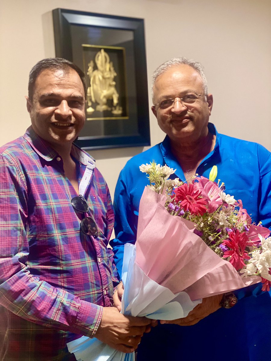 HHudla's tweet photo. आज पूर्व यूडीएच मंत्री ,वरिष्ठ भाजपा विधायक श्री #प्रतापसिंघवी जी से मुलाक़ात कर जन्मदिवस की शुभकामनाएँ प्रेषित की।
 21 फ़रवरी को बड़े भाई महवा विधायक @ophudla जी द्वारा आयोजित विवाह सम्मेलन में आने का न्यौता दिया। https://t.co/KwXDtopyyC