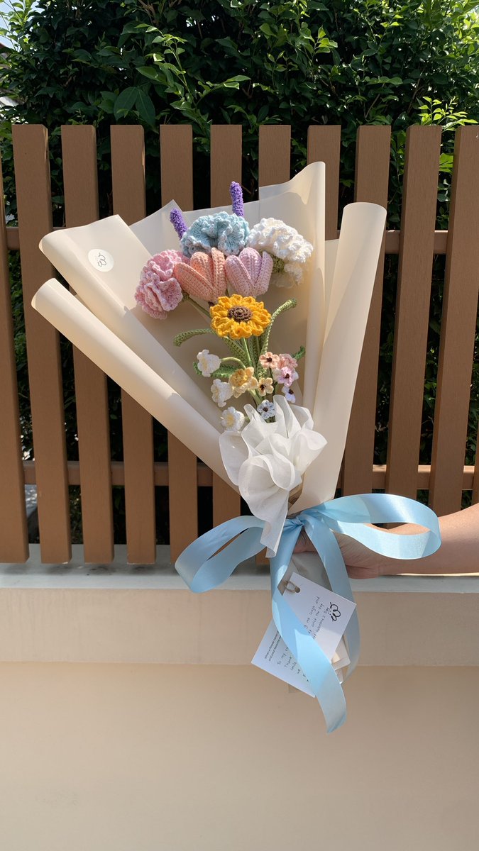 trepetals's tweet photo. น้องขนาด 60 ซม. ห่อนานมาก แต่ออกมาน่ารักมากเหมือนกัน😍 #ช่อดอกไม้ถัก #โครเชต์ https://t.co/ymBwNGBhOx