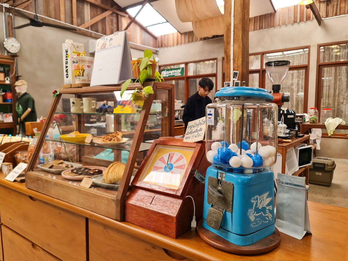 traveleatdrinkr's tweet photo. School Coffee สัมผัสบรรยากาศโรงเรียนต่างจังหวัดกับคาเฟ่ที่จะทำให้คุณคิดถึงสมัยวัยเรียน
อ่านต่อ > https://t.co/xd95Xa1ktj
#คาเฟ่เชียงใหม่ #SchoolCoffee #HengStation
#รีวิวคาเฟ่ #คาเฟ่ #คาเฟ่เปิดใหม่ #cafethailand #cafehopping #cafehopper #cafeyouneed #cafechiangmai https://t.co/IU4rZvl83c