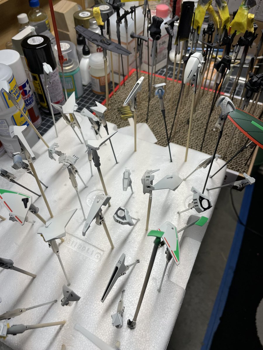 galexart's tweet image. Almost done! I’m doing a matte finish on the frame. Mr. Color flat black with some highlights using Russian Aircraft Blue 2. Feels like Stormtrooper from Starwars. #engageSR3 #fivestarstories #mamorunagano #wavemodelkits Five Star Stories Wave model kit 1/144 Engage SR3