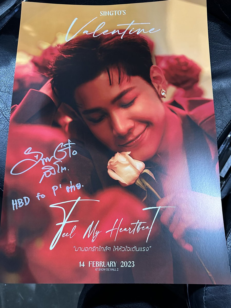 KtaiRabbit's tweet photo. เมื่อได้ขึ้นไปไซน์ ตื่นเต้นจนพูด Happy Valentine เป็น HNY ซะงั้น พี่สิงถึงกับหัวเราะ พอตอนเซ็นเลยขอให้พี่สิง HBD ให้ ขอบคุณพี่สิงมากๆที่อวยพรวันเกิดให้นะครับ รักเสมอ 🎂🥰💕

ปล. ขอบคุณคลิปจากน้อง @Peaky930 ด้วยน้าาา 😊

#ValentineWithSingto 
#SingtoPrachaya 
#MyBD20Feb2023 https://t.co/I8HMluCozF