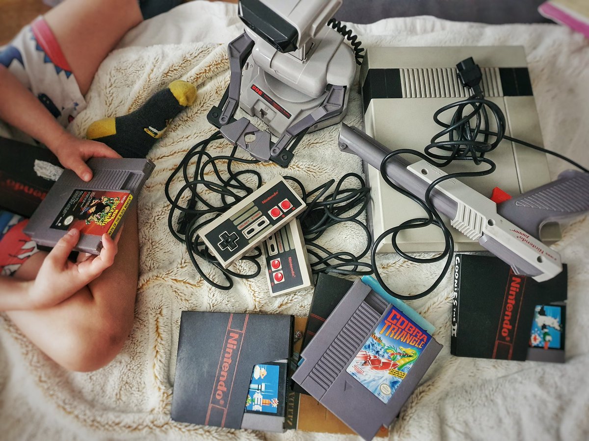 ElliotMaren's tweet photo. I opened the #Nintendo treasure box 🕹️ this weekend! Someone has A LOT of questions! Sadly the #Zapper and #ROB won't work on modern HDTVs 😔
Marley developed a great plan though: "if it only works on old TVs, we can wait for our TV to get old and then we can play?" 🙏 #brightboy https://t.co/SPXcXu0UeZ