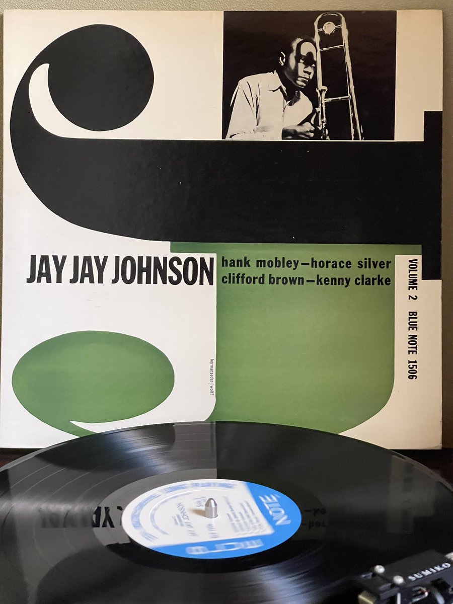 jazzamurai's tweet photo. #JAZZ
#vinyl
#JayJayJohnson
Volume 2 / 1953-55
何とか折り合いのついた盤を購入。
数曲で吹いてるBrownyが素晴らしい。
はち切れんばかりの輝かしさ。
眩しいぜ。
後drumがKenny Clarkeなのも良い。
それにしてもめちゃ上手いなJJ。音もメロもめちゃ良い。古い録音が故の無骨な感じも良い。 https://t.co/No1EAwYoOL