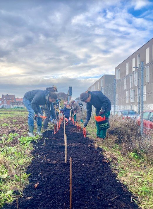 [STD] 8 juin #Roubaix Visite apprenante et colloque : À quoi servent les fermes urbaines en #quartiers populaires ? Utopies citadines ou leviers d'#émancipation ... ?
reseaucocagne.org/ressources/vis…
#QPV #agricultureurbaine #ESS