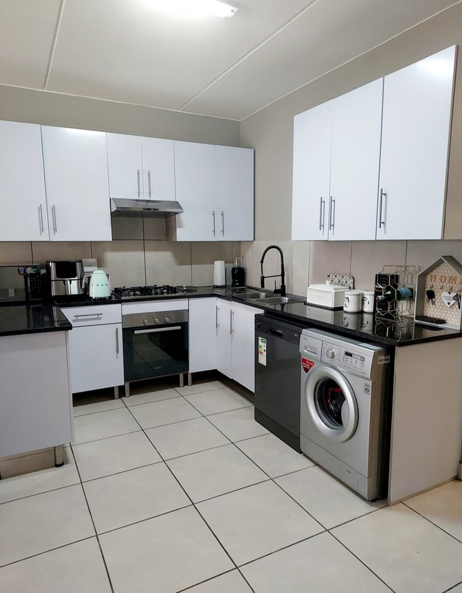 kubz001's tweet photo. Renew your kitchen cupboards. Let us brighten up your kitchen with our wraps! Call us: 083 658 7598 | 067 009 6383
#interiordecor
#joburgenterprises #smmesupport
#kitchenwrap https://t.co/6yVbTdDjav