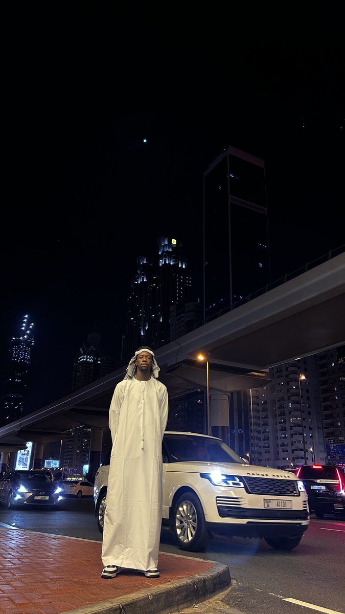 Robot_Boii's tweet photo. On the Habibi Levol 🇦🇪
📸: @PhumChonco 
#RobotBoii #Dubai https://t.co/lrgUnjZUW4