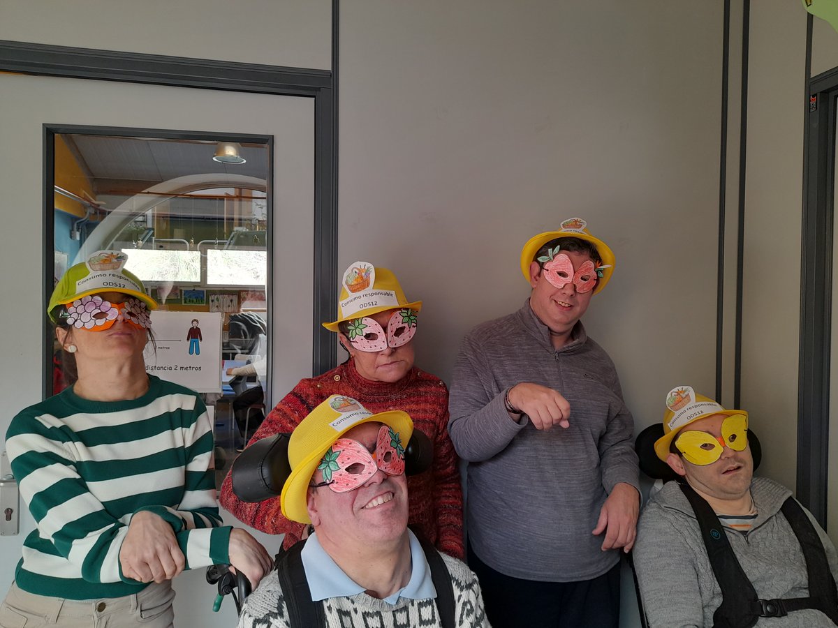 aspaceasturias's tweet photo. El C.A.I el viernes celebró el carnaval, donde unos se disfrazaron de esqueletos, de músicos, chinos y otros de #ods. se lo pasaron muy bien en la fiesta que se montó. #confeaspace #somosasapace #paralisiscerebral #ods #cai2030 #carnaval https://t.co/OiiexhT2LD