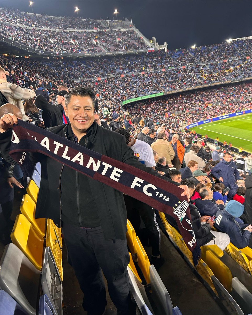 Nemesis_2013's tweet photo. Atlante ♥️💙🐴🐎presente en el Nou Camp @Atlante #serdelpueblo @paolagrala @ValkiriadHierro , @FCBarcelona_es #mesqueunclub https://t.co/w58PkNEnKe