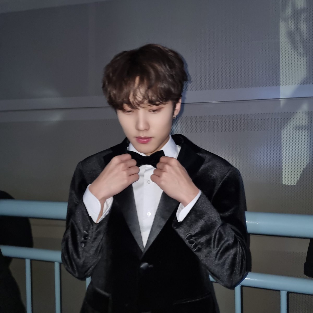joonyounmg's tweet photo. will you be my valentine? https://t.co/FclEHCJQrb