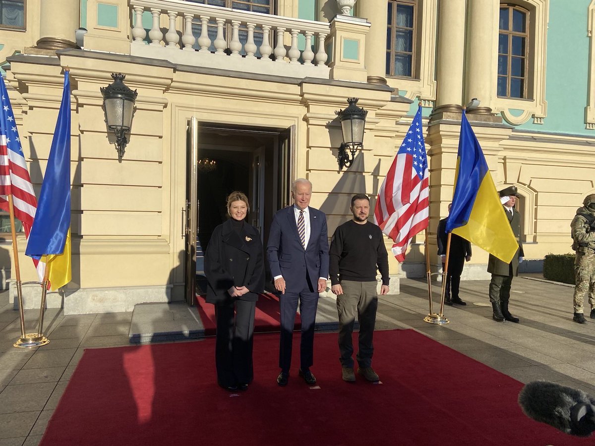 jimsciutto's tweet image. Breaking: President Biden has made a surprise visit to Kyiv "to meet with President Zelenskyy and reaffirm our unwavering and unflagging commitment to Ukraine’s democracy, sovereignty, and territorial integrity.”