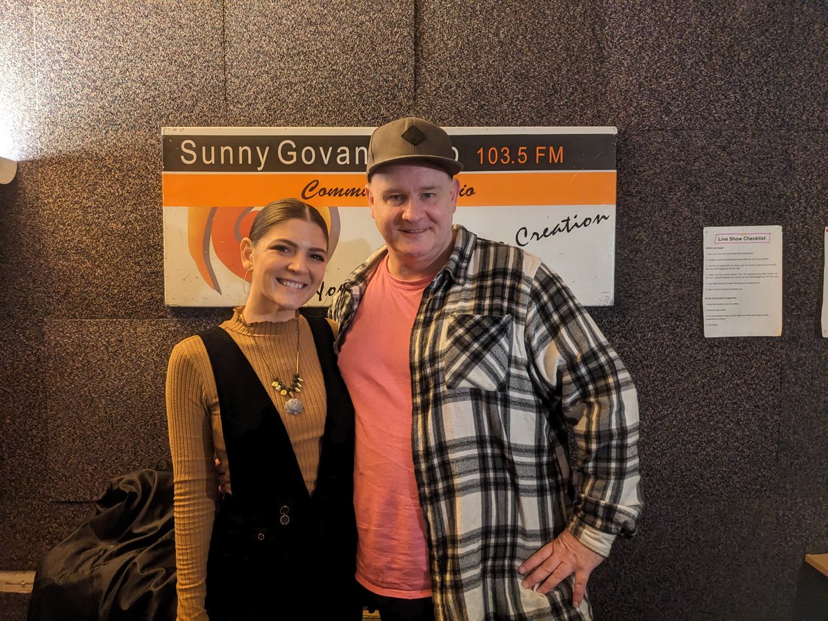 SunnyGRadio's tweet photo. Thank you to @julia__kahn for visiting today and sharing her beautiful music. All the best for the rest of your UK tour! https://t.co/pz9OFzaICN