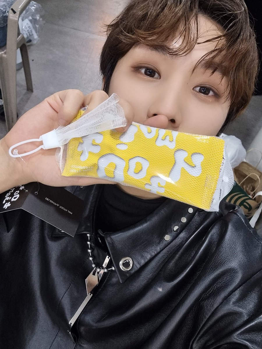 joonyounmg's tweet photo. tooth jam is the best! https://t.co/2kdMiMsPAZ