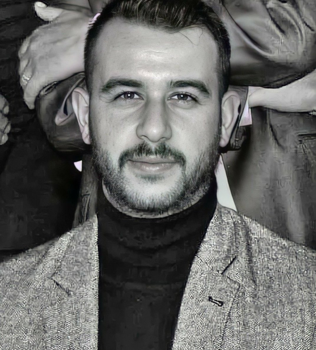 8 yıl önce kahpece şehit edilen #FıratYılmazÇakıroğlu'nu saygıyla anıyoruz.

Selam sana ey yılları heba olan genç!